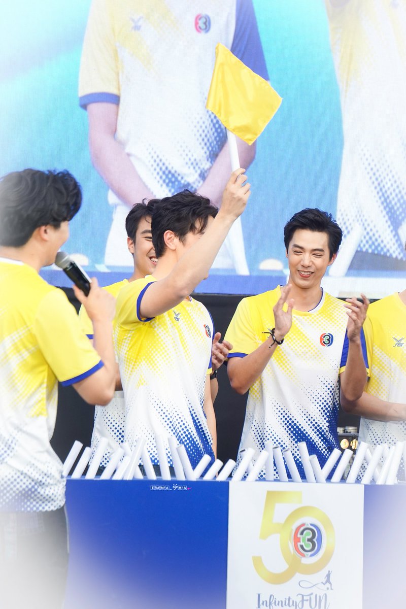 Emma__jma's tweet photo. หน้านุ้งตอนจับธงสี💛..เห็นๆอยู่..ว่ามีความอยากอยู่สีนี้..ชิมิ..😜😜..ทางเราดูออกน๊าา..😂😂..งือออ..เอ็นดูว์นุ้ง..🤗🤗💗💗💕💕
"50ปี 50ปี 50ปี ช่อง3 สีเหลืองชนะแน่"..😜😜
รูปมาช้า แต่มาแล้วน๊าา😂😂
#50ch3infinityfun #จับฉลากบอลช่อง3
#jamesma #james_jamesma  #เจมส์มาร์ https://t.co/cEuajXN8oo