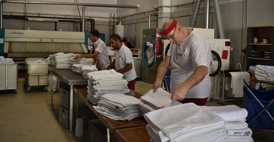 El CET de l'<a href="/acidH_IL/">acidH</a> ofereix servei de bugaderia industrial acurat i de qualitat 🧡 Contribuiràs a la generació de llocs de feina per a persones amb intel•ligència límit i discapacitat intel•lectual lleu 👉Pressupost elmercatsocial.cat/serveis/bugade… #SumemDiversitats #ElMercatSocial