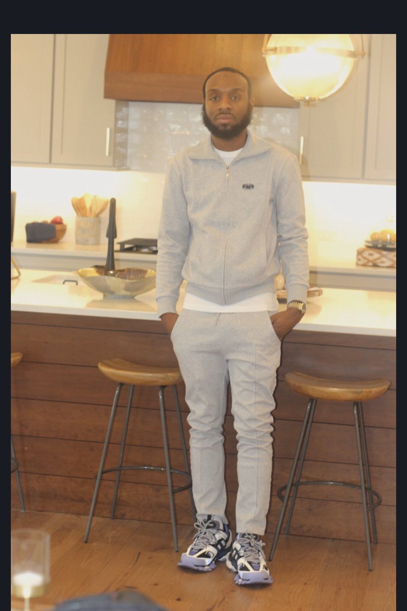 DatBulRoni's tweet photo. @KevinHart4real Hey Kevin I sent you a sweatsuit did you get it yet ?? https://t.co/0yOUOGHKub