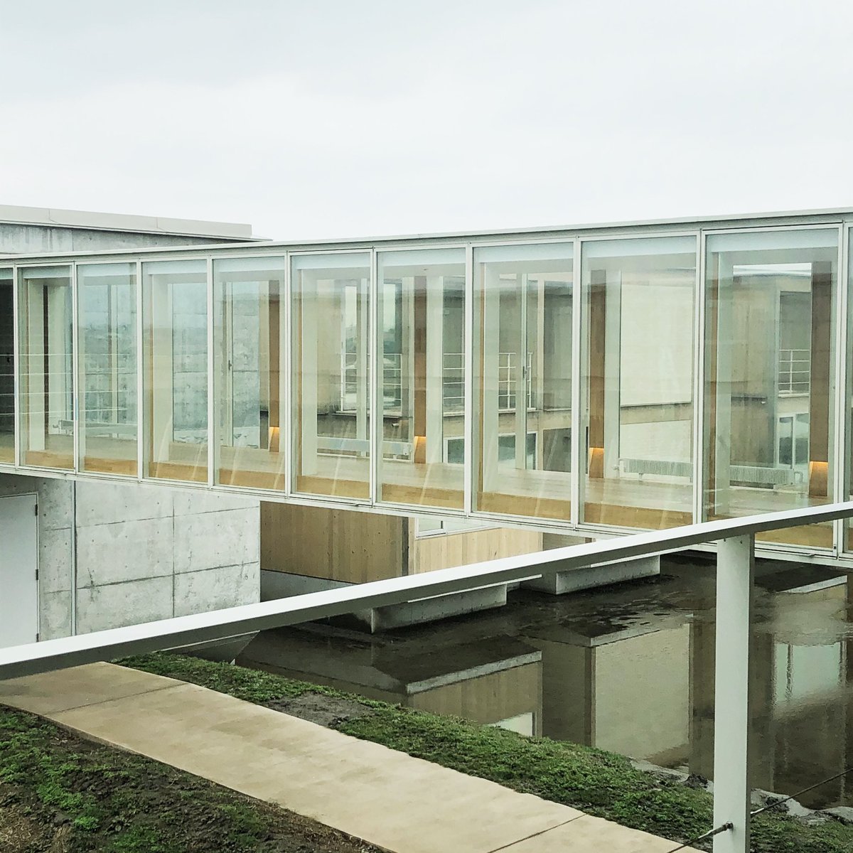 Carol Lin 凱洛on Twitter 山形 Shonai Hotel Suiden Terrasse 位於山形縣鶴崗市 Suiden Terrasse房間與建築 日本普利茲克得獎建築師坂茂設計 他獨有的紙管設計無所不在 應用於建物 裝飾或家具 可惜雪融得快 春天尚早 風景素淨平整 如被過濾的漉紙 只有 Carol Lin 凱洛on Twitter 山形 Shonai Hotel Suiden Terrasse 位於山形縣鶴崗市 Suiden Terrasse房間與建築 日本普利茲克得獎建築師坂茂設計 他獨有的紙管設計無所不在 應用於建物 裝飾或家具 可惜雪融得快 春天尚早 風景素淨平整 如被過濾的漉紙 只有