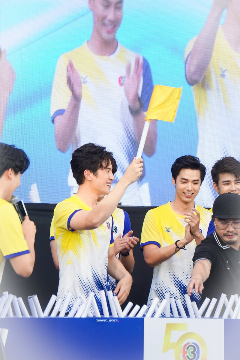 Emma__jma's tweet photo. หน้านุ้งตอนจับธงสี💛..เห็นๆอยู่..ว่ามีความอยากอยู่สีนี้..ชิมิ..😜😜..ทางเราดูออกน๊าา..😂😂..งือออ..เอ็นดูว์นุ้ง..🤗🤗💗💗💕💕
"50ปี 50ปี 50ปี ช่อง3 สีเหลืองชนะแน่"..😜😜
รูปมาช้า แต่มาแล้วน๊าา😂😂
#50ch3infinityfun #จับฉลากบอลช่อง3
#jamesma #james_jamesma  #เจมส์มาร์ https://t.co/cEuajXN8oo