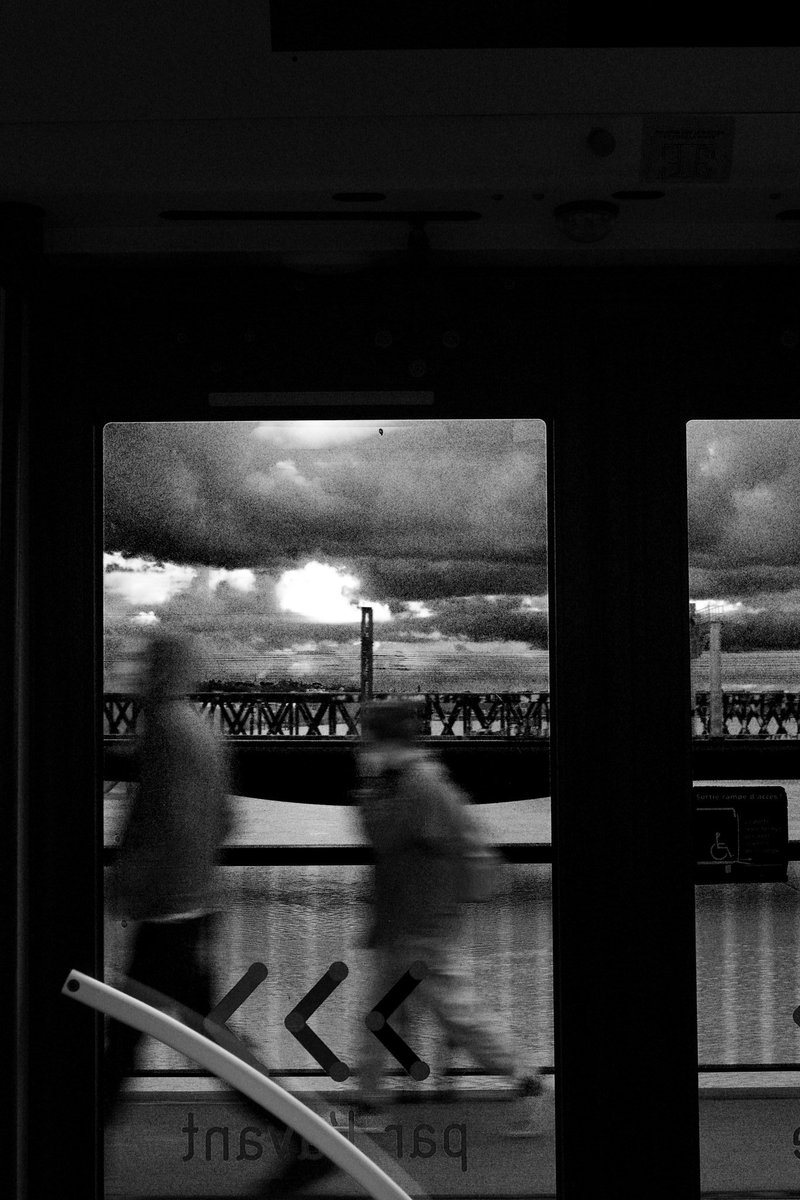 clementlaphoto's tweet photo. Bordeaux dans le bus - février 2020
#Bordeaux 
#blackandwhitephotography 
#blackandwhite 
#blackandwhitetwitter 
#blackandwhitephoto 
#clouds 
#garonne 
#PictureOfTheDay 
#pentax 
#fotografia 
#photographie 
#streetphotography 
#streetphotographer 
#streetfight https://t.co/btASOF6njT
