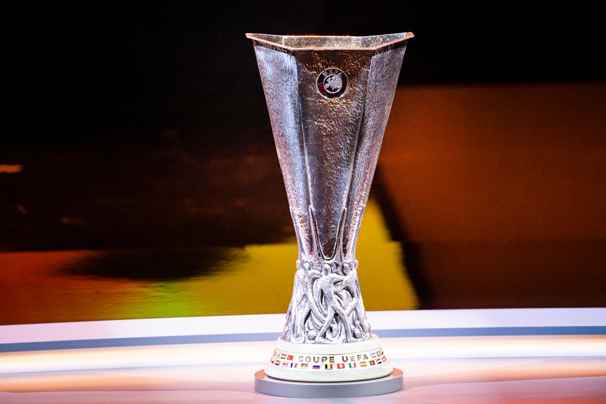 EuropaLeague's tweet image. Based on what you've seen so far, who's winning this? 🏆🤔

#UEL