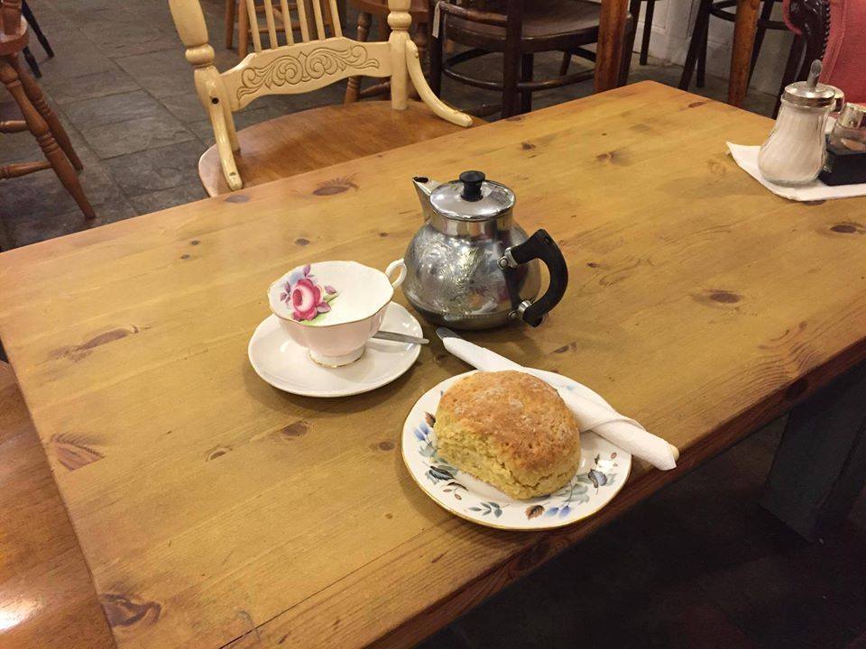 DebsTeaRoom's tweet photo. A scone and a pot of tea = perfect Friday afternoon 

#friday #vintage #tearoom https://t.co/x4HqZJ8xgP