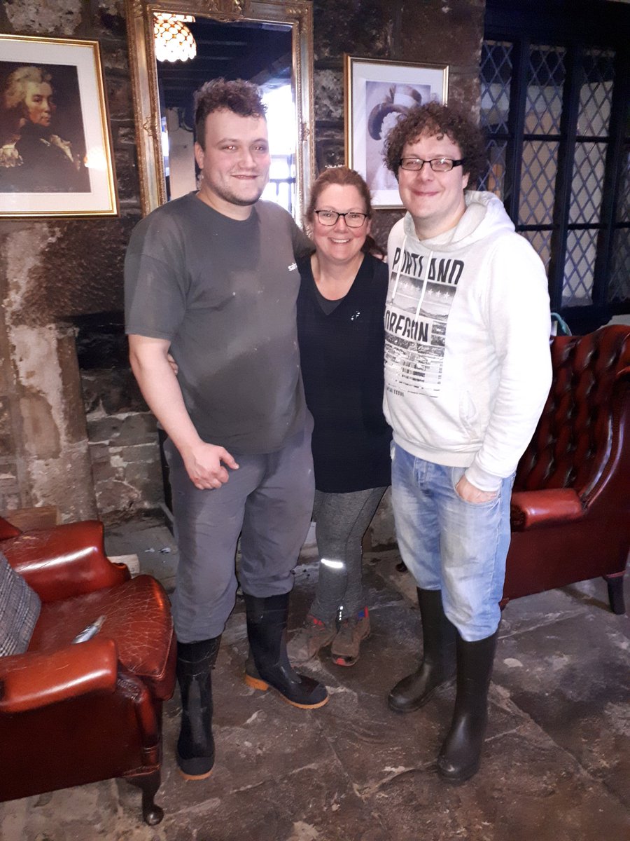 insp_j's tweet photo. A resiliant approach in Whitchurch - wellies on, ready to open from 5 today @OldCourtHotel  #bigherefordshirecleanup @Supt_Hereford @CSuptHarding @WestMerciaPCC @Jesse_Norman @WMerciaPolice @WestMerciaNW @RossonWyeCops https://t.co/VngjPx1yEe