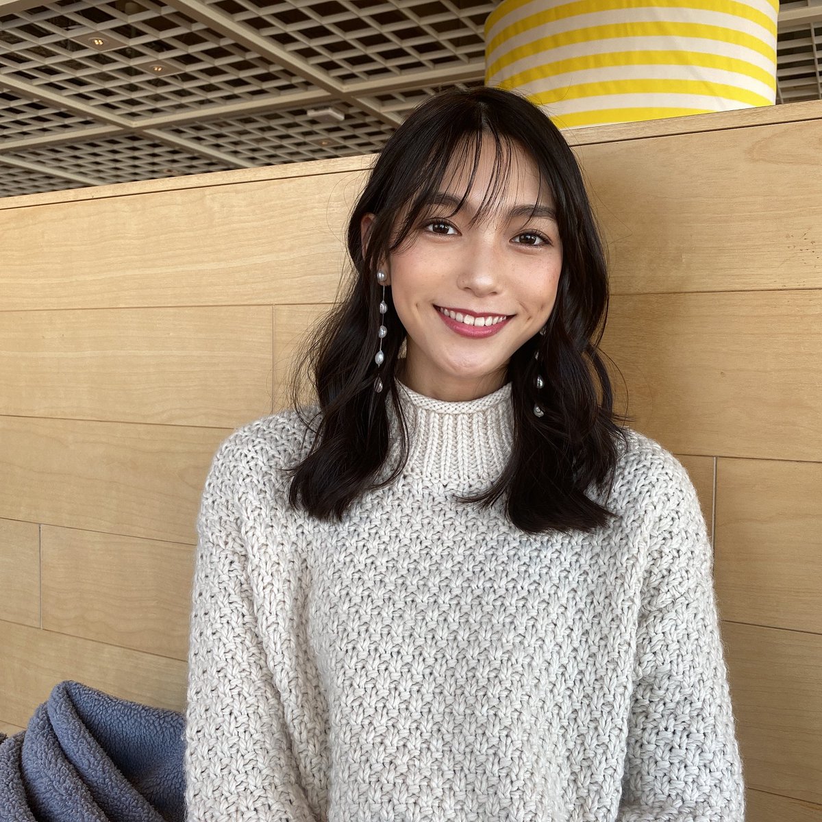 黒髪ミディアム