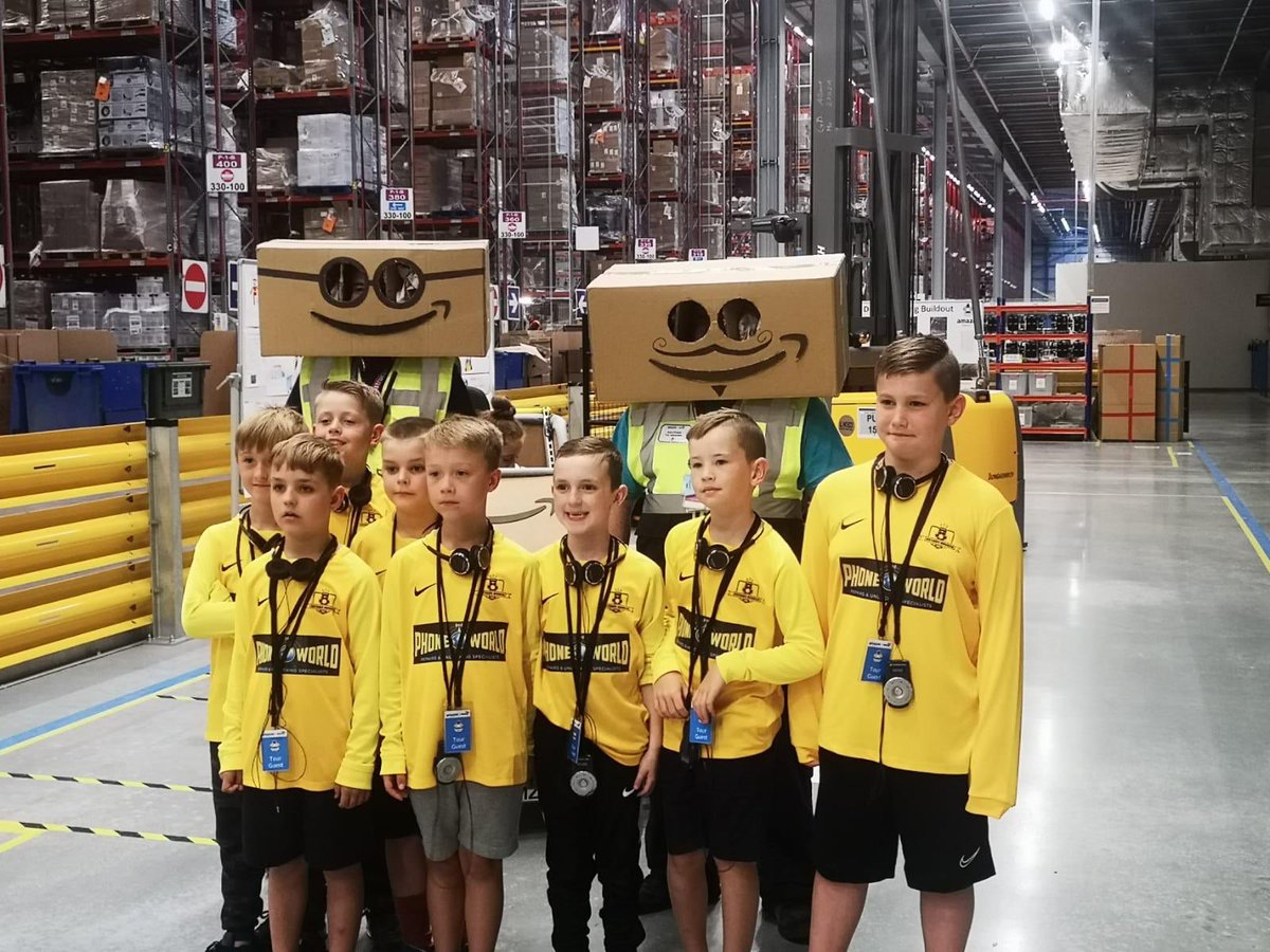 ksten79's tweet photo. When the #hexthorpemonarchs boys visited LBA2 #amazonfctours #lba2 #grassroots #football https://t.co/n9yo7M6l9w