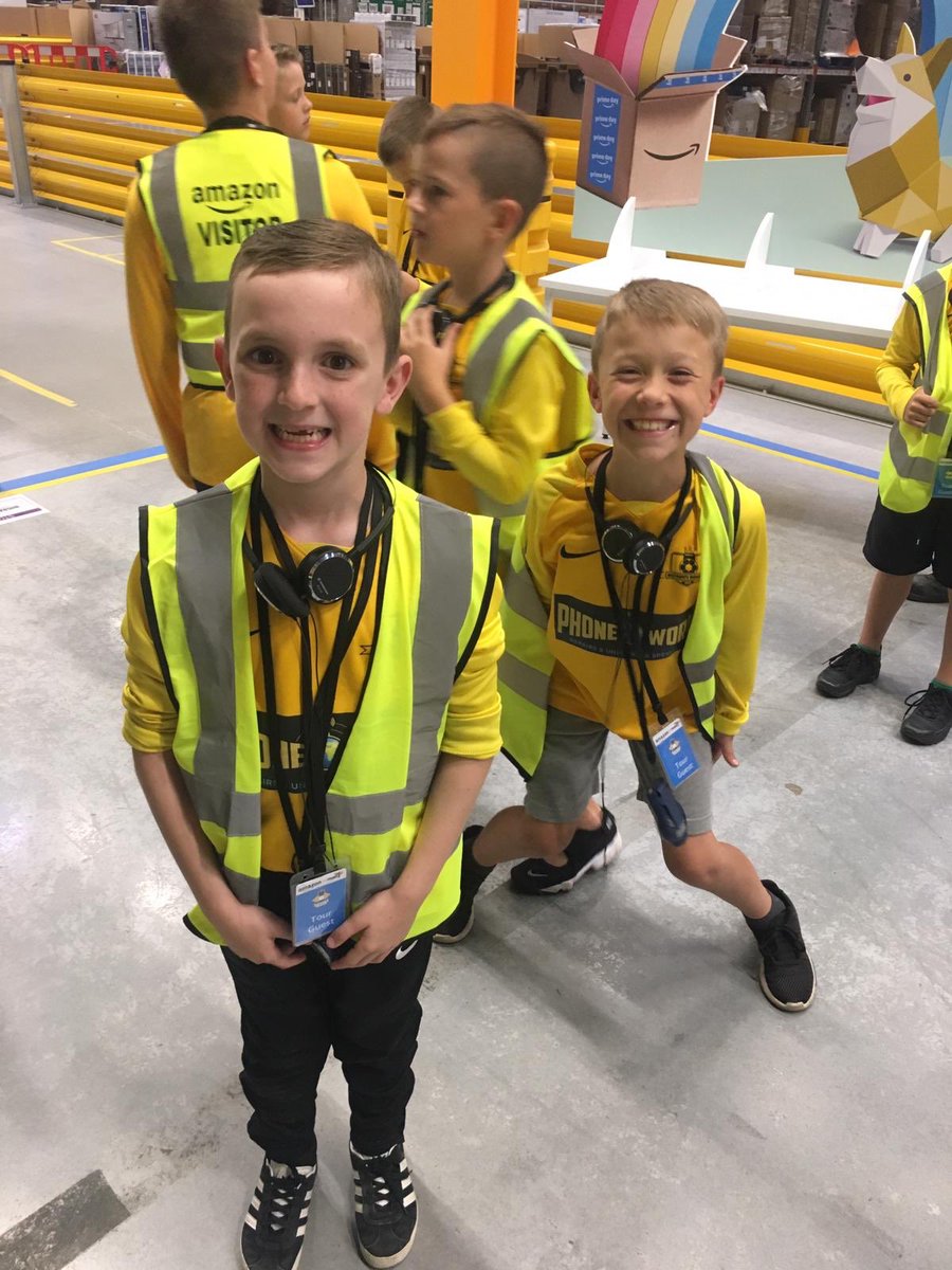 ksten79's tweet photo. When the #hexthorpemonarchs boys visited LBA2 #amazonfctours #lba2 #grassroots #football https://t.co/n9yo7M6l9w