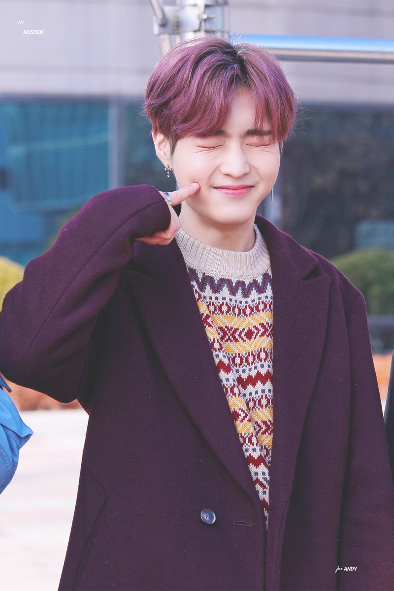 MOSIS0C's tweet photo. 데뷔한지 일 년, 축하해 💜

@7OC_official #세븐어클락 #앤디 #SEVENOCLOCK #ANDY #7OC https://t.co/jIhU8lECYC