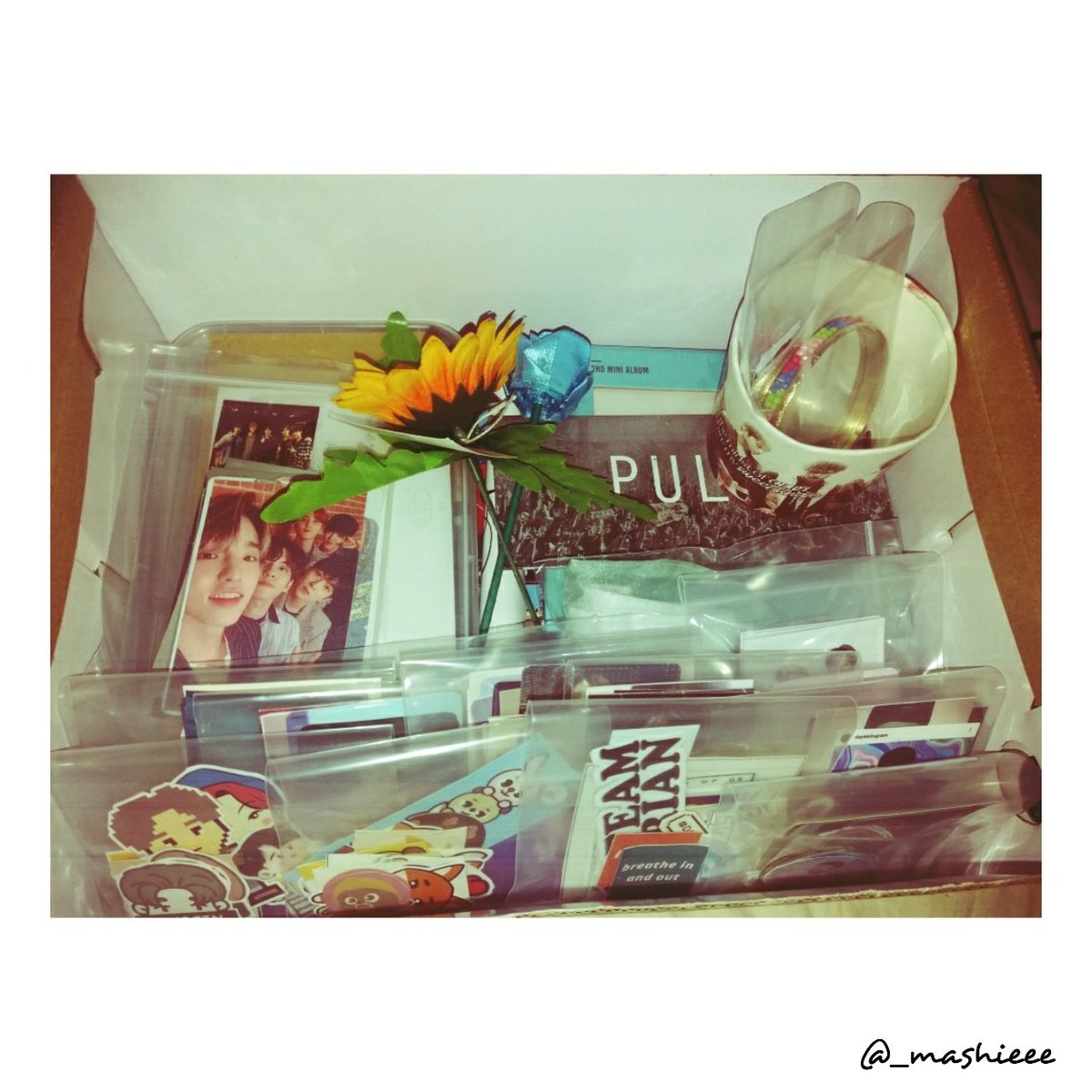 from_mashie's tweet photo. I think I need a bigger box or... a binder for photocards? ㅋㅋㅋ #TeamZiplock 🤣 gimme some tips on how you keep you kpop merch/freebies please~
Ps. Sa Day6 pa lang ito, hindi ko pa naaayos yung sa ibang groups ㅋㅋㅋ https://t.co/4nI3NKfrpS