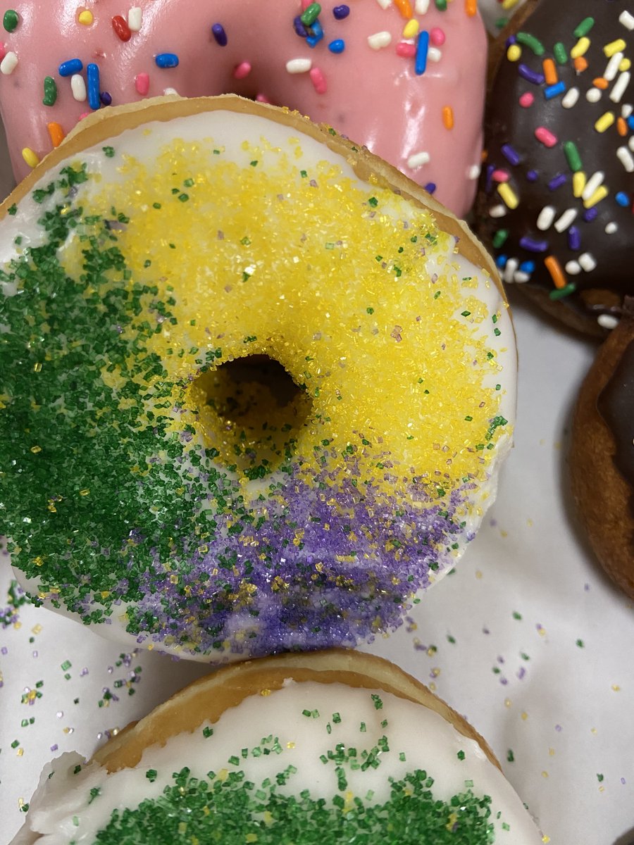 MarymountSsme's tweet photo. It's #DoTheBlue Friday!!! Stop by Rowley G106 for a Mardi Gras themed doughnut!!
And - don't forget -- Tuesday is Mardi Gras!! We'll have King Cake and beads!! See you then!
@MarymountU https://t.co/Yza01Gx0VC