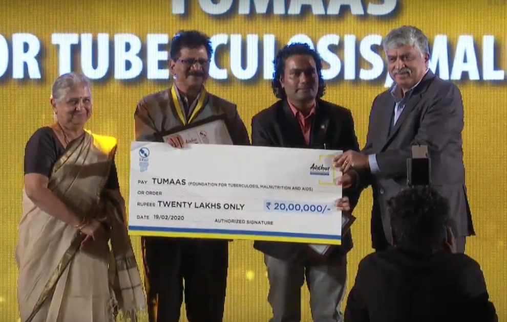 Nanobios_Lab's tweet photo. Congratulations to Dr. Vinay Saini, for winning the prestigious Aarohan Social Innovation Award for 2019 from Infosys Foundation, the philanthropic and CSR arm of Infosys. A very proud moment for NanoBios Lab.
#NanobiosLab #BSBE #IITBOMBAY #Innovation #tuberculosis https://t.co/Hsbp0A9nS3