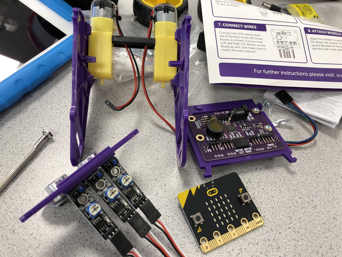 MmeArmour's tweet photo. It’s @SRCE_NS @brilliant_labs cohort day hosted by @KeatingNellie!

Starting things off with some great discussions and testing out how to build a @microbit_edu k8 robot! https://t.co/u9jyMT4rej