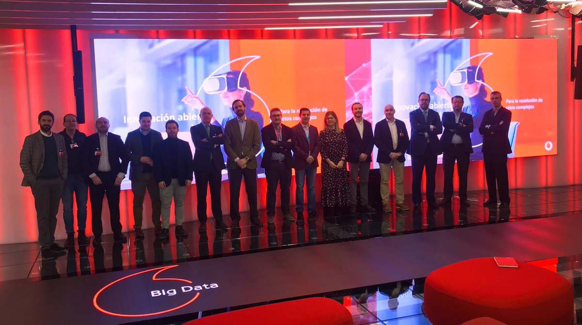 VodafoneEmpresa's tweet photo. Hoy en #VodafoneLab, interesante sesión de #ThinkTank con expertos y empresas del sector #Automoción, para analizar las nuevas oportunidades de negocio que ofrece la movilidad en las ciudades, con foco en la #sostenibilidad, la #innovación y la tecnología https://t.co/v1O5tHMi9O