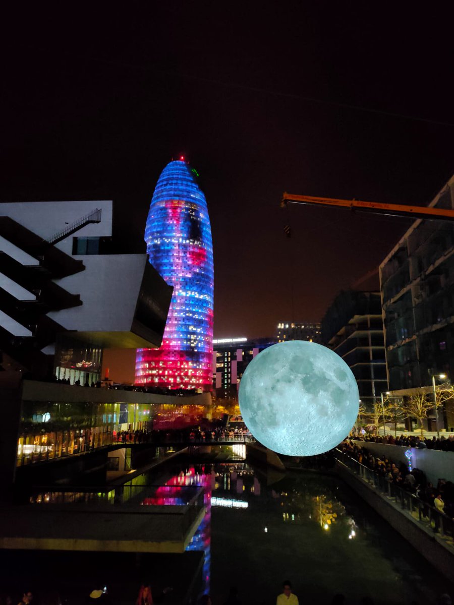 JoanPresas's tweet photo. From Feb 14-16, Barcelona held the #Llum Festival of the Light Arts.
The Poblenou became a high-intensity experience through light, movement, VR and artificial intelligence.
We are proud to sponsored the 1st “LLum i Emocions” congress held in the same framework. It's been great! https://t.co/XtRFioKQds
