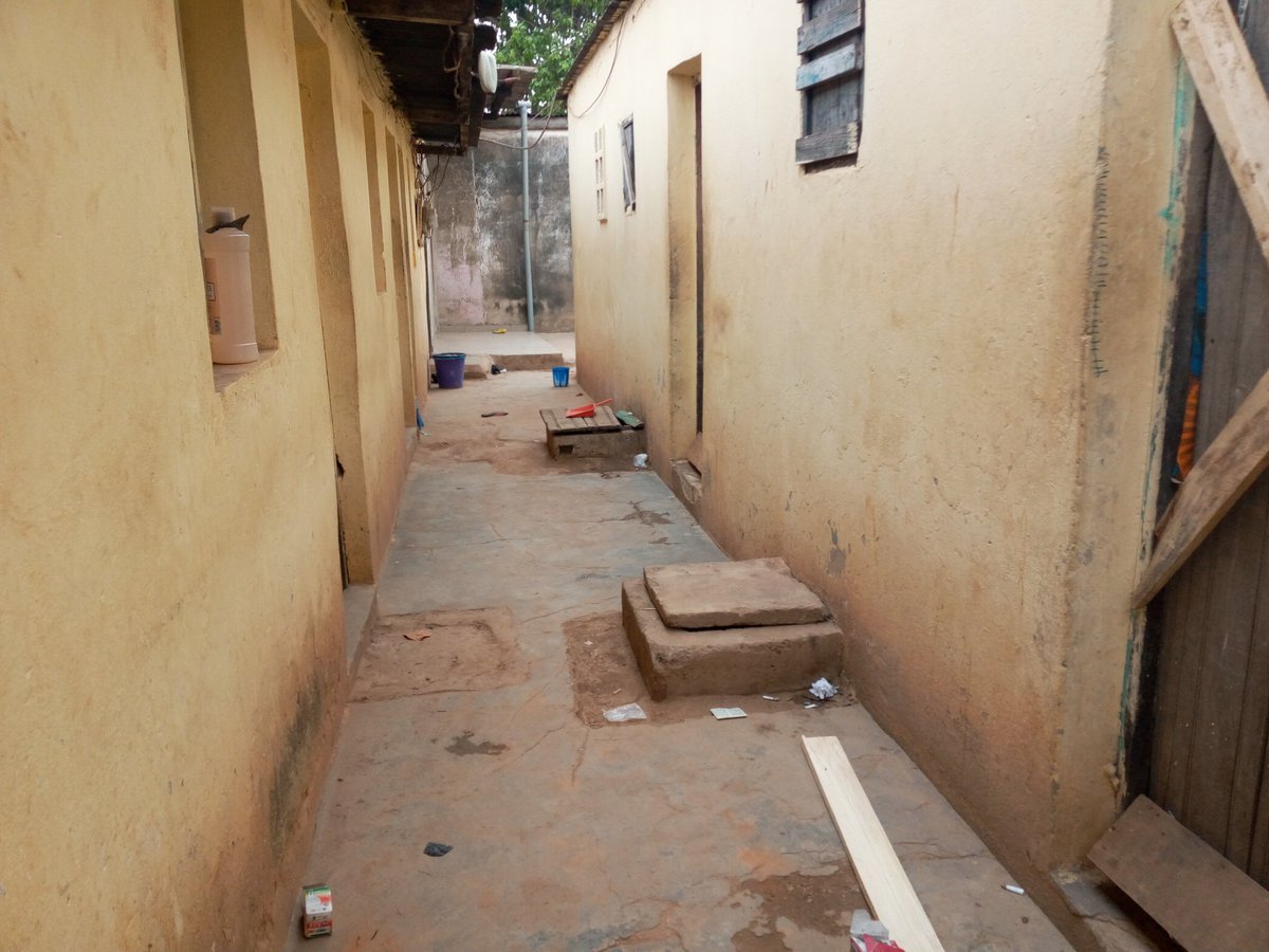 MTiassale's tweet photo. COMMUNE DE TIASSALÉ: "LA CÉLÈBRE MAISON CLOSE FERMÉE"
https://t.co/Wxd8CaNQJ1 https://t.co/EgHL2KND8K