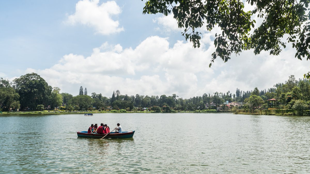 lonelyplanet_in's tweet photo. One can beautifully spend a day at this former English Colony, which is holding on to the old-world charm. This small hill station in Tamil Nadu has big things to offer. When are you planning to visit Yercaud?

Image Credits - © P.V.R.Murty/ Shutterstoc

#LPIndia #lpin https://t.co/MxzTC66wIr