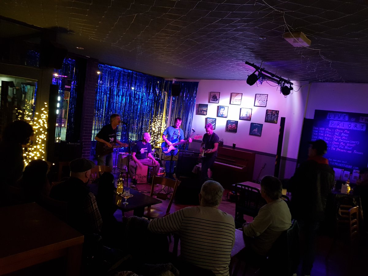 Calling all singers, songwriters, jammers, comedians and music lovers! Make sure you don't miss an extra special #OpenMic at The Priory TONIGHT (21st Feb)!!

Electro-acoustic guitar, Drums, Piano and amps available.

thepriorypubn8.com/livemusic