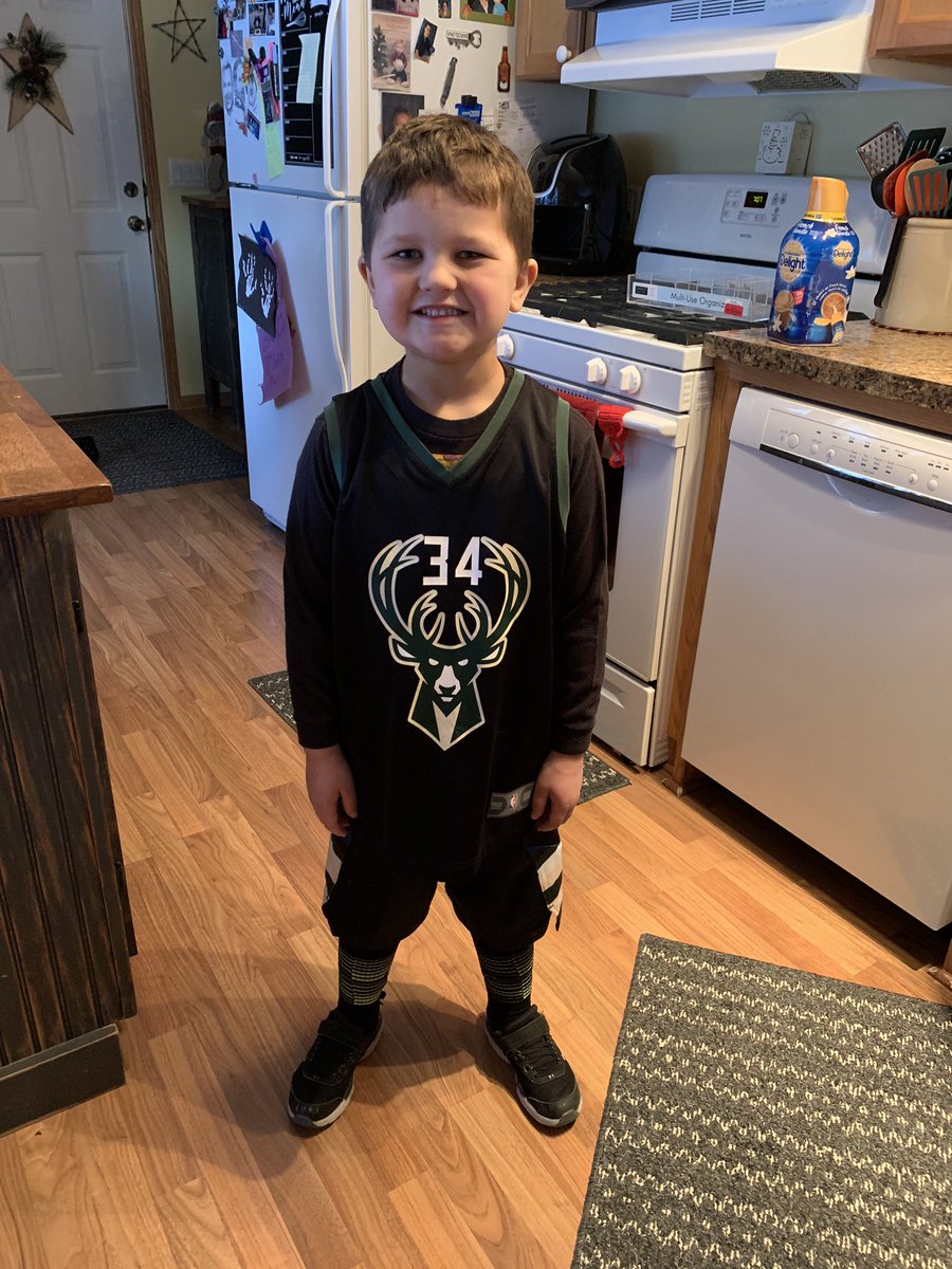 KTimmrn's tweet photo. @Giannis_An34 when it’s sports day in kindergarten you rep one of your favs!  #michaeltimmghiselli #giannisantetokounmpo https://t.co/OGXefYwbuI