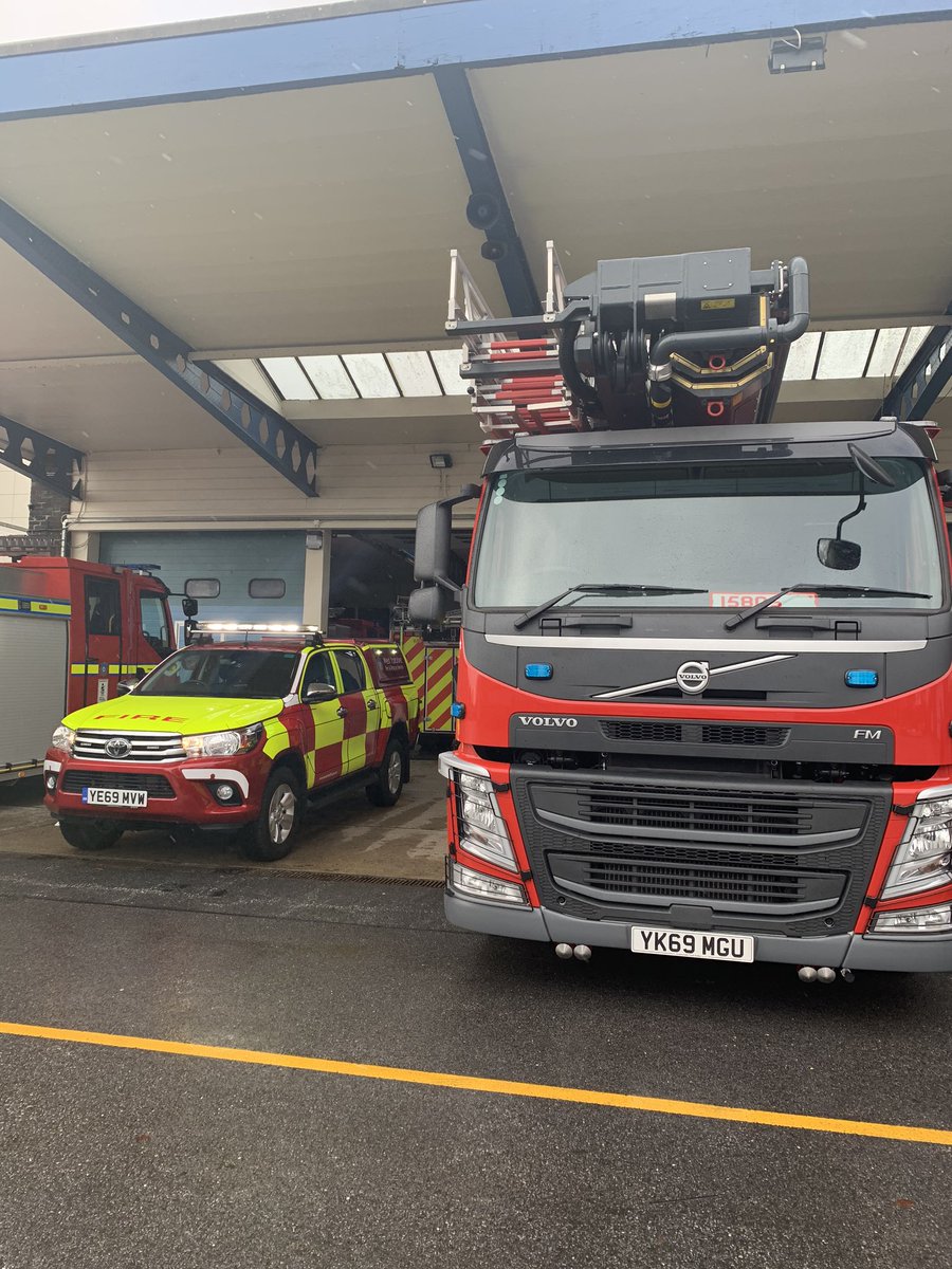 WYFRSDaveWalton's tweet photo. Budget setting meeting of @WYFRS Fire Authority today. An opportunity to show elected members the new ALP destined for @WYFRSBfdTeam , and the new vehicles for our Watch Managers to support our Command, Leadership and Management project https://t.co/MGH7Z6eHan