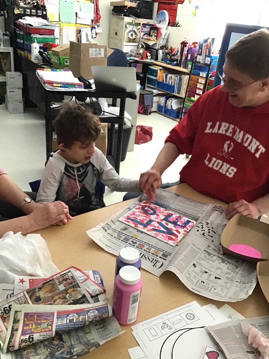 For #SEDOLDayofService2020 students in Mr. Probst's class at Laremont School made beautiful valentines artwork for senior citizens.  
#SEDOL #SEDOLLaremont #Communityengagement #givingback