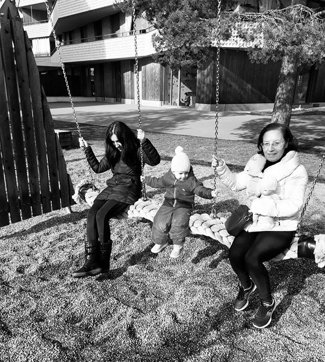 brczr's tweet photo. Holding chains, through generations ❤️ https://t.co/ww5vdSpNCu https://t.co/mOMhHqiaED