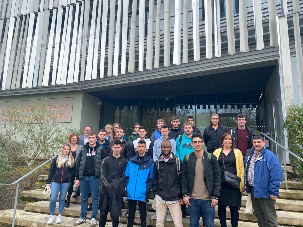#Navarra presenta el desarrollo y lanzamiento del proyecto de Formación Profesional transfronterizo Forma NAEN 

#FormaNAEN 
#FormaciónProfesional  

<a href="/salud_na/">Salud - Osasuna</a>

navarra.es/es/noticias/20…