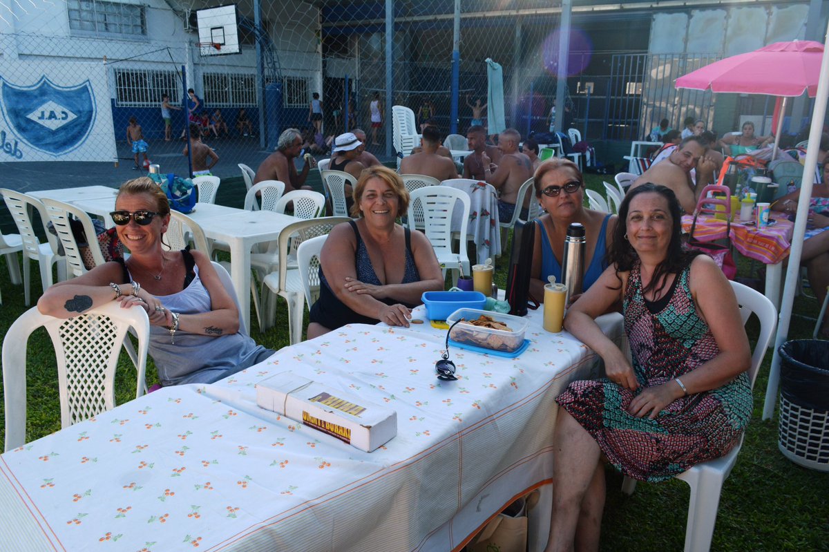 CalibertadClub's tweet photo. #VeranoEnLiber
☀️ Estos últimos días de febrero queremos que los disfrutes al máximo. El pronostico para estos días promete calor y mucho sol, sin dudas el mejor plan que podes tener es venir al club, disfrutar de la pile y después relajar y descansar en el camping.
#VamosLiber https://t.co/GbKVORwjQj