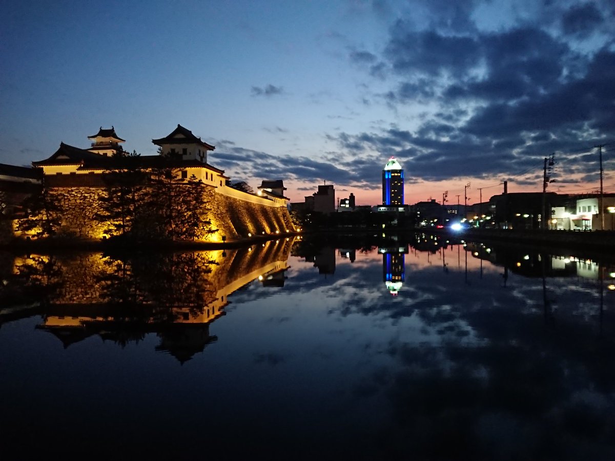 F49114527's tweet photo. #夜景 #NightView
#風景 #landscape
#鏡面 #MirrorSurface
#カメラ #写真 #photo #キリトリセカイ #ファインダー越しの私の世界 #カメラ好きな人と繋がりたい #写真撮っている人と繋がりたい #photoshop #Photos https://t.co/ut5PNEUrPU