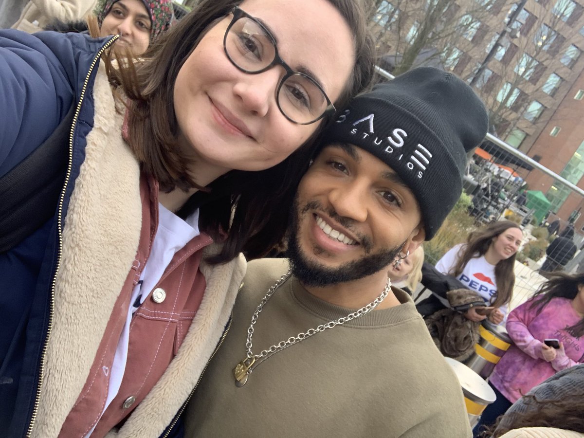 _michaela_w_'s tweet photo. I can’t believe I’ve finally met you boys, minus marv😆😆❤️💚💙💛 https://t.co/sxeVOPSHGx