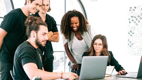 wef's tweet photo. Tips on how to engage #millennial and #GenZ talent in the workplace, from @hellojudyoh https://t.co/RqpVhrO9kJ https://t.co/W0DuuaDwLP