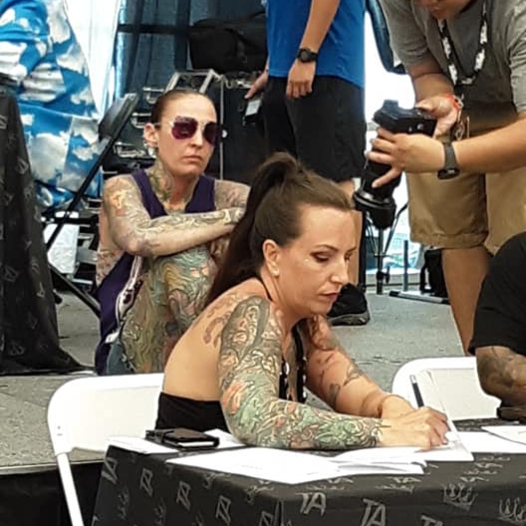 AlmightyCandy's tweet photo. #WildwoodBeachBash judging @janmarietattoo
#tattoojudge #villainarts #tattooconvention #tattoos #tattooed #tattooedwomen #tattooedmom #Saniderm #Electrumcleanse #villainartsattendingartist #villainarts2020 #tattootravel #CandyDunbar #TheDunbars https://t.co/s0W8k8CHjA