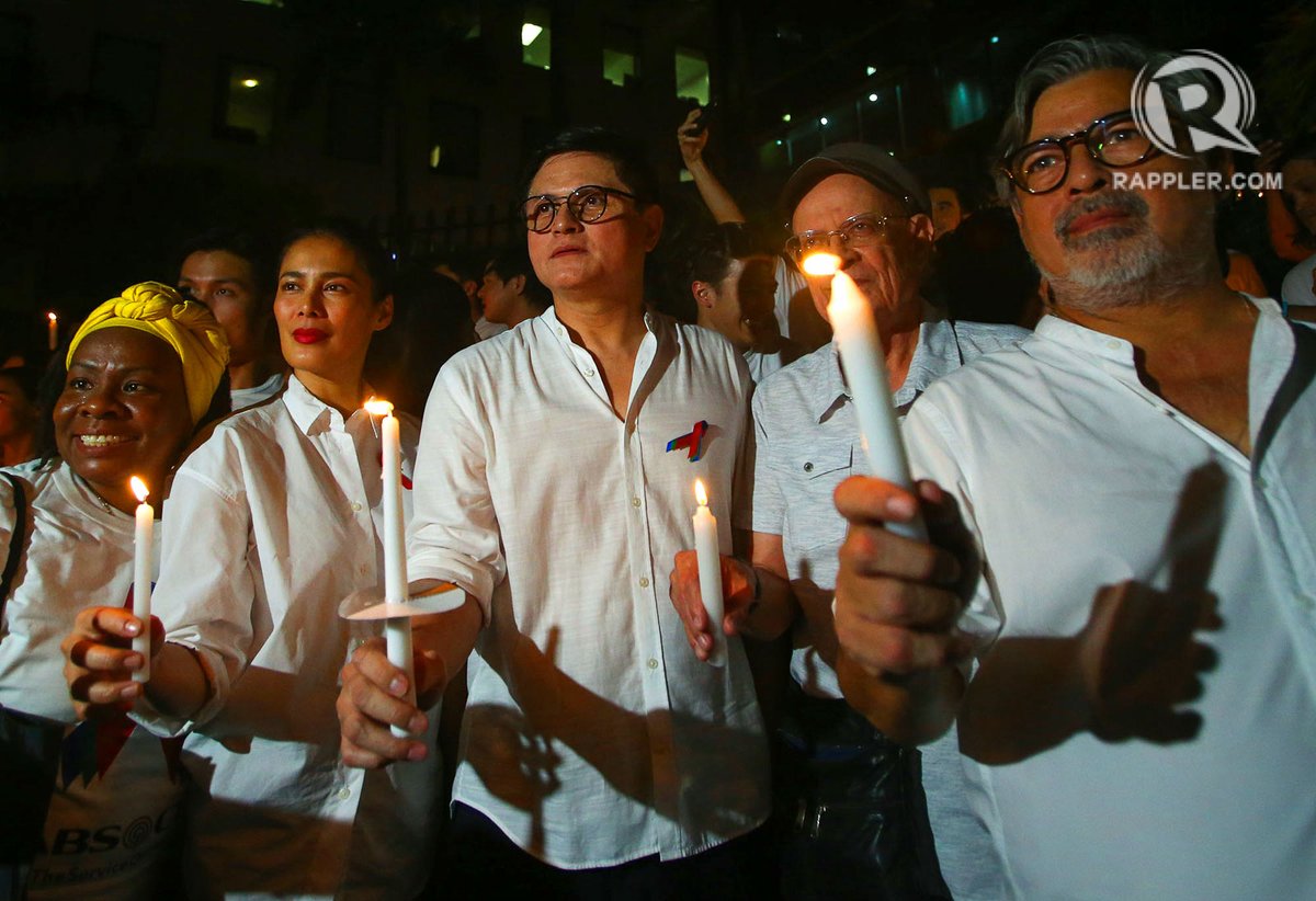 rapplerdotcom's tweet photo. LOOK: Actors and actresses of ABS-CBN join the candlelight vigil on Friday, February 21 to call for the renewal of the broadcast giant's franchise. #DefendPressFreedom #StandWithABSCBN

Photos by Inoue Jaena/Rappler https://t.co/2ih8IhQ6Jz