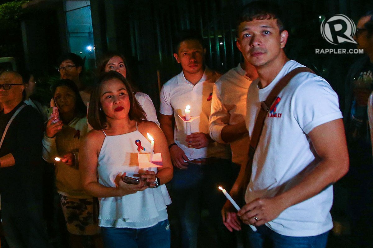 rapplerdotcom's tweet photo. LOOK: Actors and actresses of ABS-CBN join the candlelight vigil on Friday, February 21 to call for the renewal of the broadcast giant's franchise. #DefendPressFreedom #StandWithABSCBN

Photos by Inoue Jaena/Rappler https://t.co/2ih8IhQ6Jz