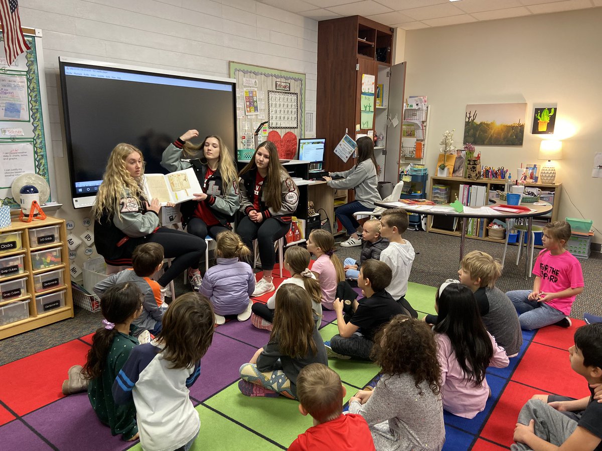 TechSavy_LMS's tweet photo. I LOVE having our high school athletes come read on Reading with the Leopards day! Thank you for this experience for our @pusterlearners ! #oneheartonelovejoy https://t.co/ErzHe79rjS