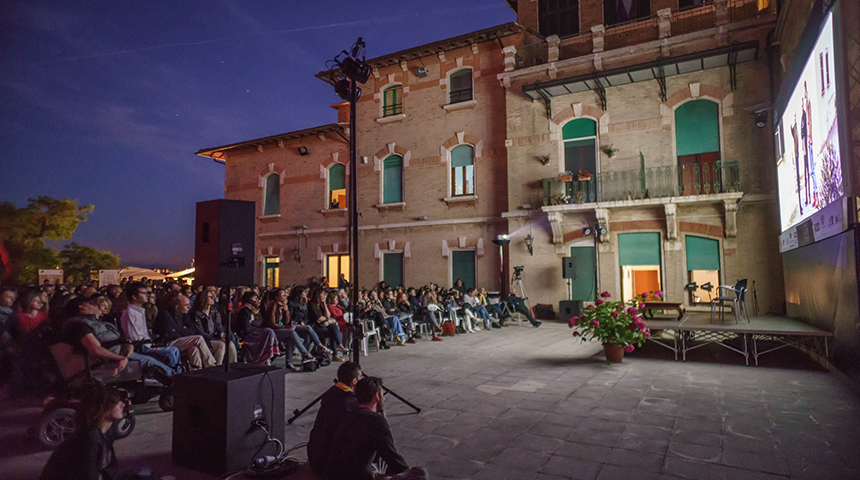 Siamo partiti! Ieri con il lancio del bando 2020 è iniziato l’emozionante percorso che culminerà con il Capodarco l’Altro Festival (24-27 giugno) sulla terrazza della <a href="/ComCapodarco/">Comunità Capodarco</a> di Fermo. I cortometraggi possono iscriversi entro il 30 marzo capodarcolaltrofestival.it/news/2020/02/t…