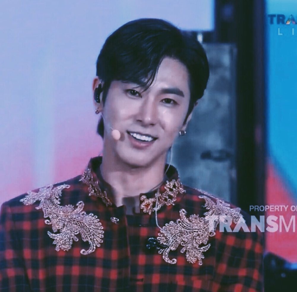 uknowdetails's tweet photo. his smile is EVERYTHING https://t.co/SjegT00t4l
