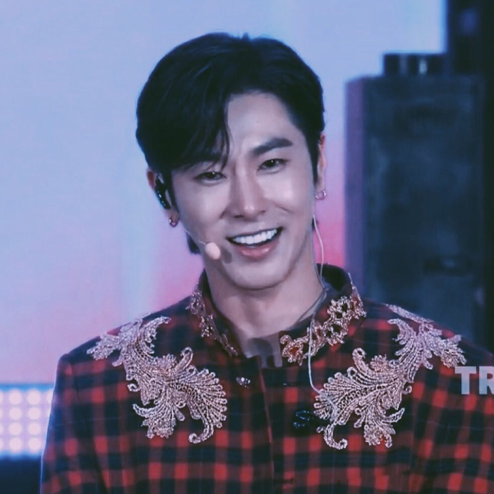 uknowdetails's tweet photo. his smile is EVERYTHING https://t.co/SjegT00t4l