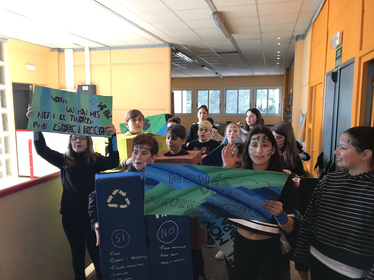 SFCaldetes's tweet photo. We BLUE!!!#salvem al planeta https://t.co/gxRB7i3lpz