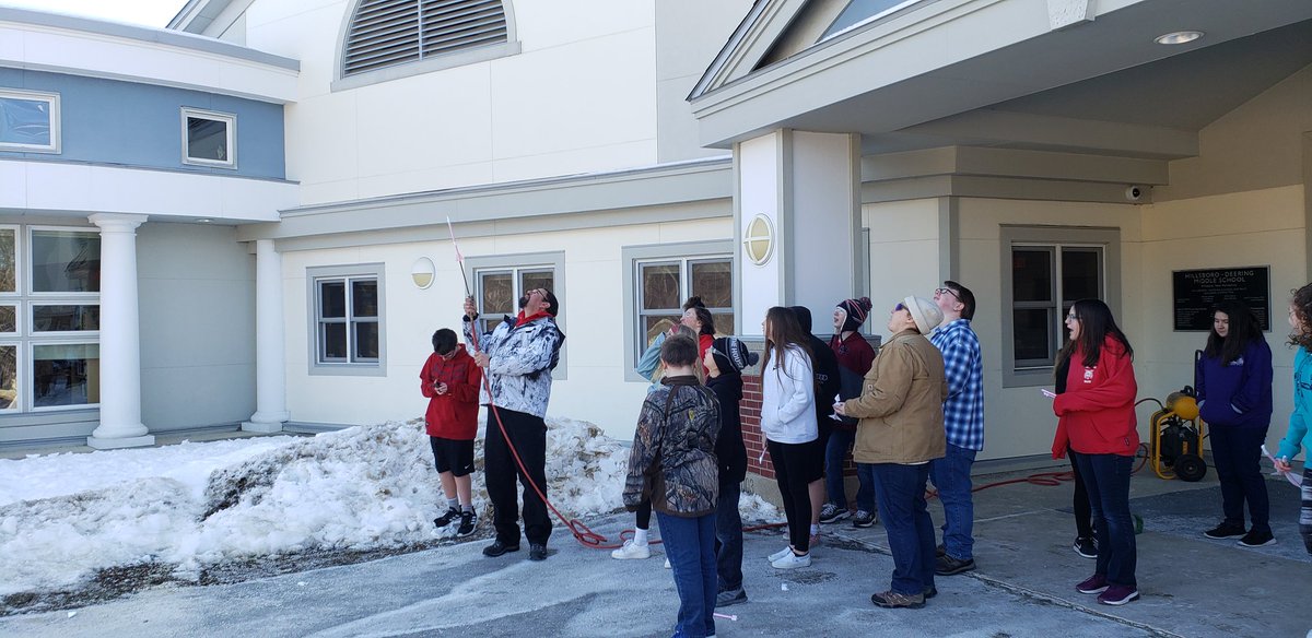 HillcatHDMS's tweet photo. 7th grade science flight tests with paper rockets!#HDMSPride https://t.co/ydp4KSgskr