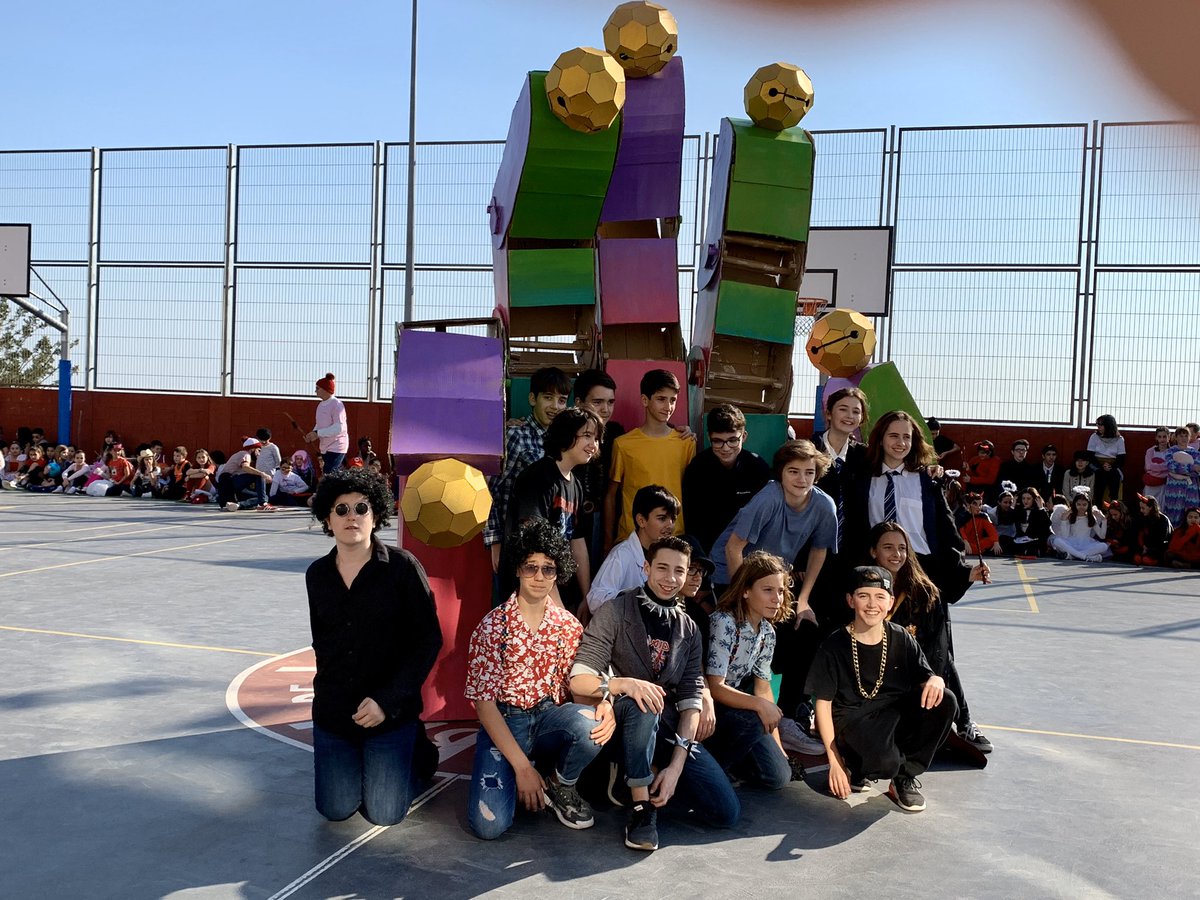 EscolaVillena's tweet photo. Ara arriba el Carnestoltes. Tots sortim a passejar. Ens posem una disfressa per saltar, cantar i ballar!! #Carnaval  Felicitats 2n d’ESO!! https://t.co/v3Goqmc7Z5
