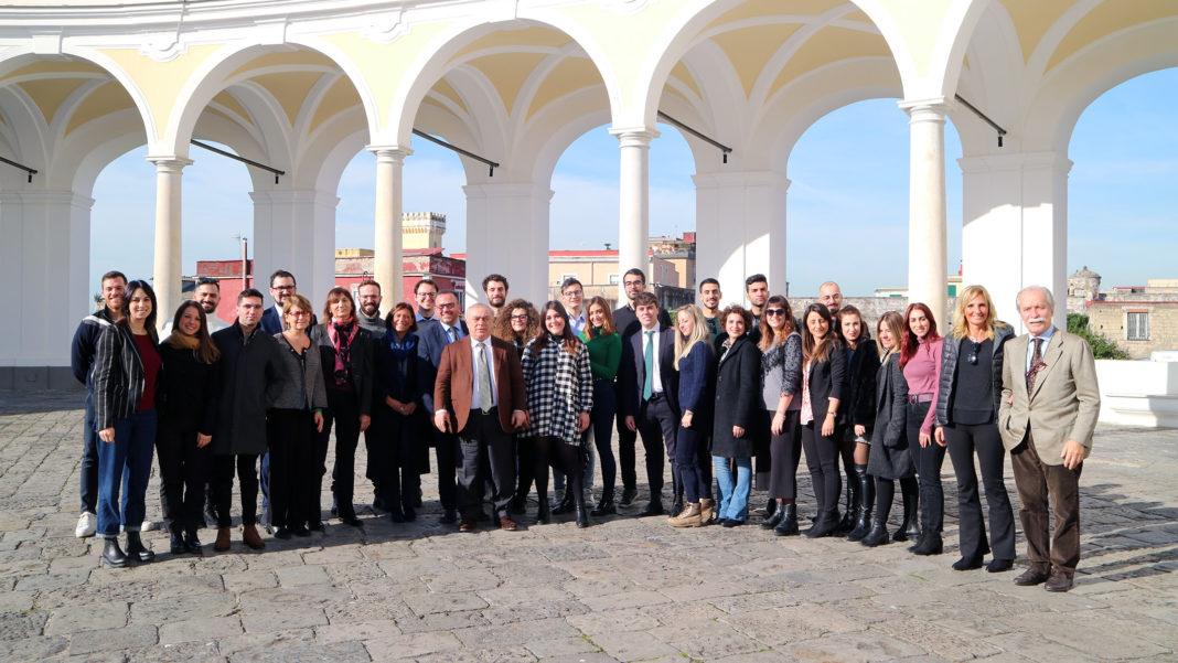Stoa_bs's tweet photo. [...] nel corso dei suoi trent’anni di attività l’Istituto di Villa Campolieto ha diplomato molte donne tra i suoi 2.600 allievi, che oggi sono manager di successo in importanti aziende italiane e internazionali.

#genderequality #equality #womenempowerment #sdg #genderpaygap https://t.co/Z2XqJZ95XQ