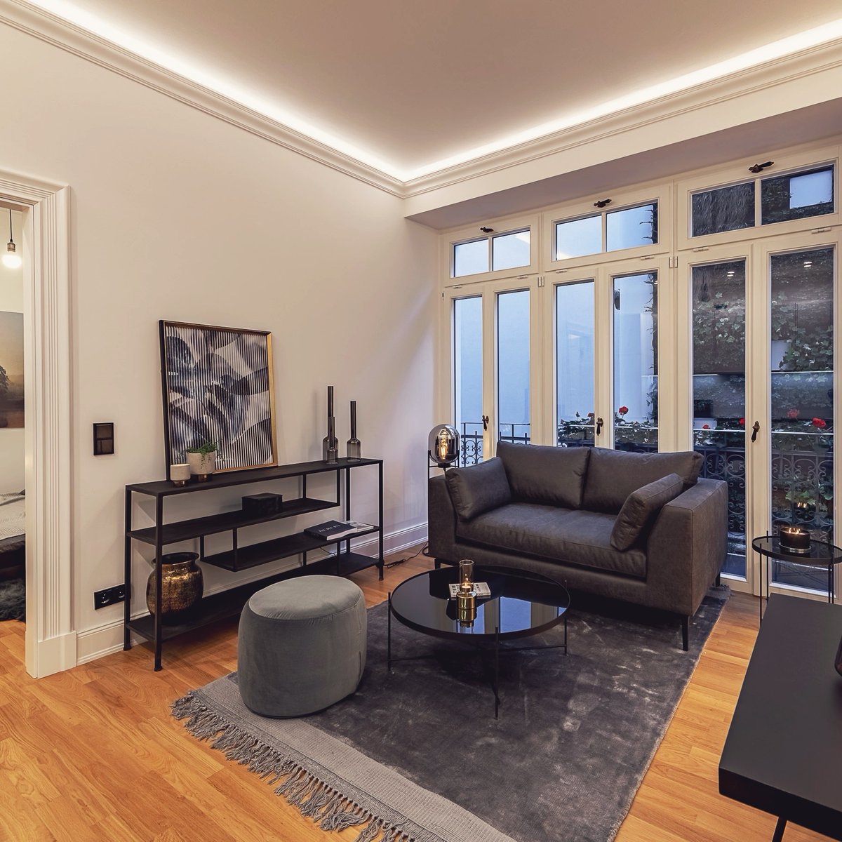 ElbeSpree's tweet photo. https://t.co/AZdimUU2NN #berlinmitte #altundneu #condos #cityapartment #raumwunder #miniapartments #potsdamerplatz #gründerzeit #altbau #moderner #technik #immobilieninvestment #elbespree #berlin #propertyinvestment #interiordesign #smallapartment #gruenderzeit #contemporary https://t.co/giPCNLhtPk