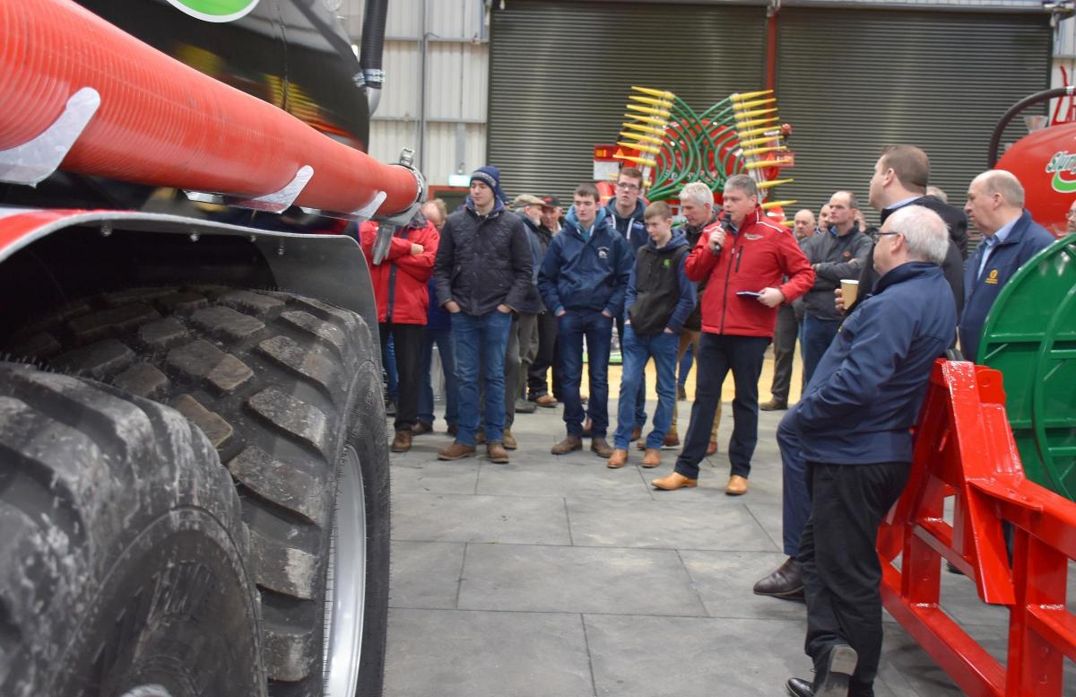 AgriIndustry's tweet photo. Is the end of the #SplashPlate in sight for #slurry spreading? https://t.co/sRY9XxiRWW https://t.co/F63v6mynQ6