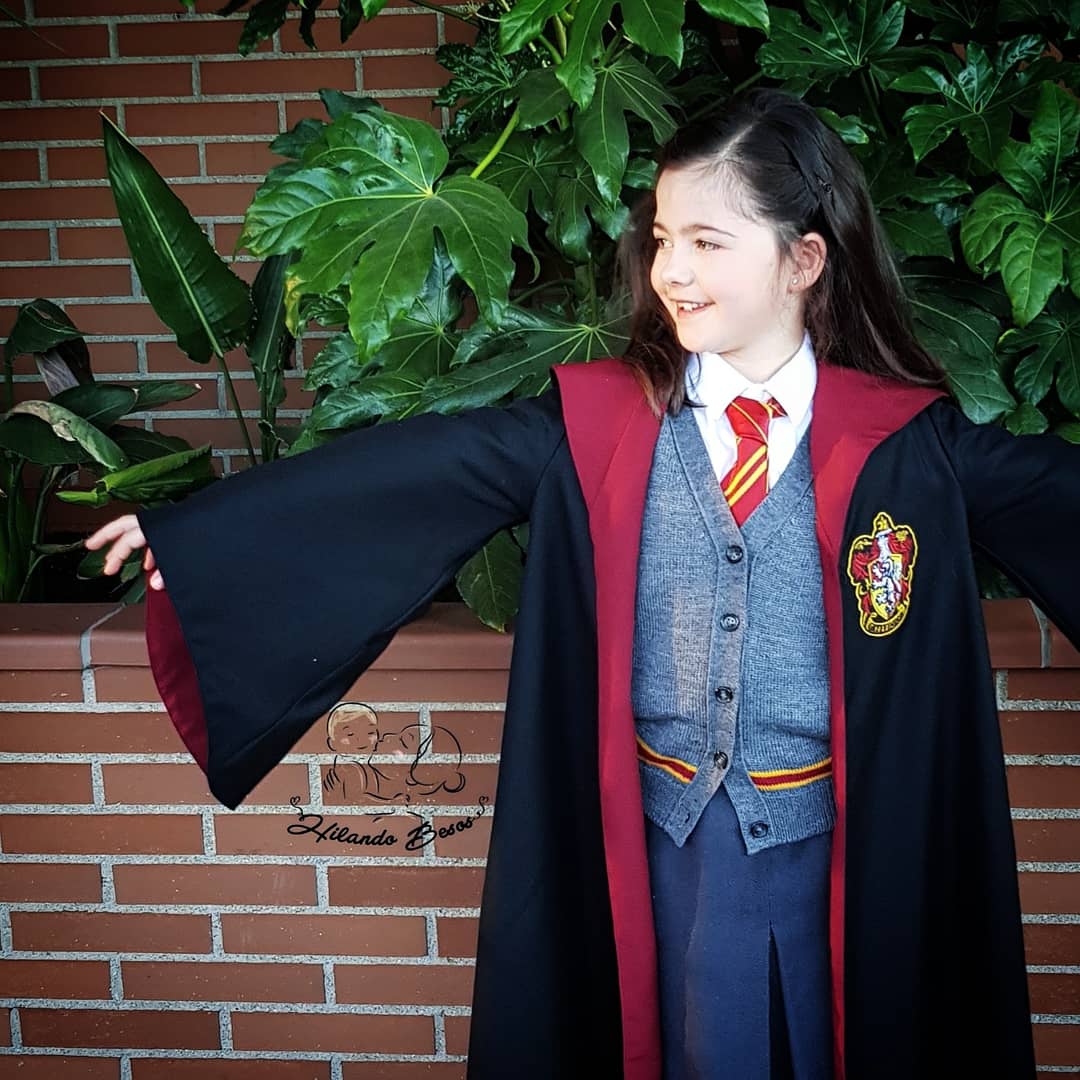 HilandoBesos's tweet photo. Carnavales!  Este año toca #hermionegranger de #harrypotter .

Túnica confeccionada en tela de gabardina.  

#carnaval2020 #disfrazgryffindor #disfrazharrypotter #hilandobesos #cosplay #cosplayharrypotter #cosplayhermione  #disfrazhermione https://t.co/ouVhCCvchs