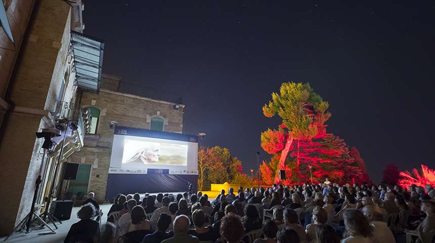 Più di 2100 cortometraggi provenienti da tutto il mondo hanno partecipato alle 13 edizioni passate del premio #lanellodebole della <a href="/ComCapodarco/">Comunità Capodarco</a>. Il bando per la XIV è aperto fino al 30 marzo capodarcolaltrofestival.it/news/2020/02/t…