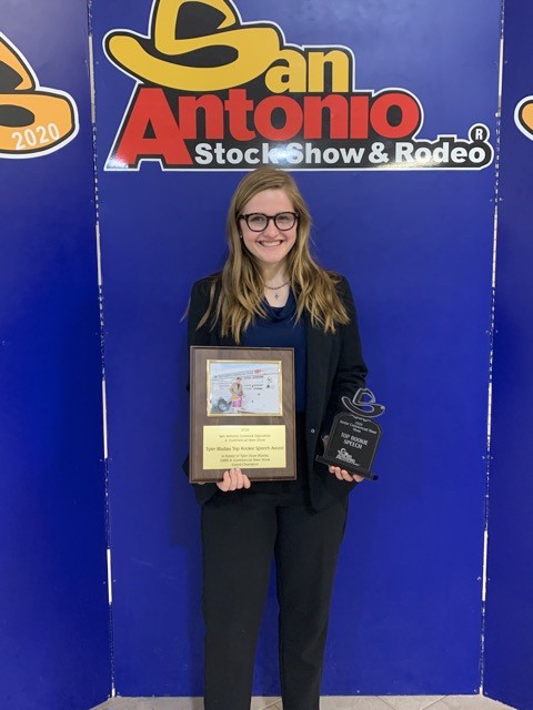 MHShouston's tweet photo. MHS Seniors Dare Lovett and Annie Valicek competed in the San Antonio Stock Show’s Junior Commercial Steer contest. The both did outstanding in this two day competition and Annie was awarded Top Rookie Speech 2020! #MustangProud https://t.co/AAdB6JxQ0N