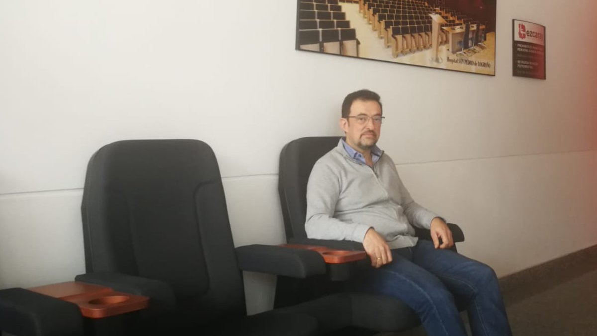 Hablamos con Juan Carlos Sáez, jefe de Ventas de Ezcaray Seating, para conocer el pueblo de dos mil habitantes de La Rioja en el que cada año se fabrican miles de butacas de madera.

#Estomesuenapueblo