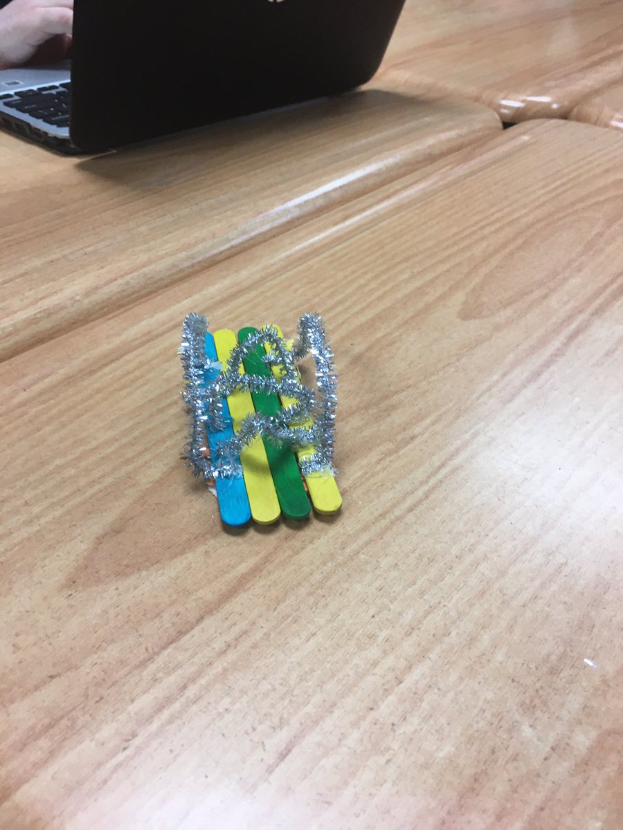 Nikki_Langer's tweet photo. When you have to get creative at a CS uUnPlugged. #oceanedtech20 https://t.co/C1ijBu71Fe