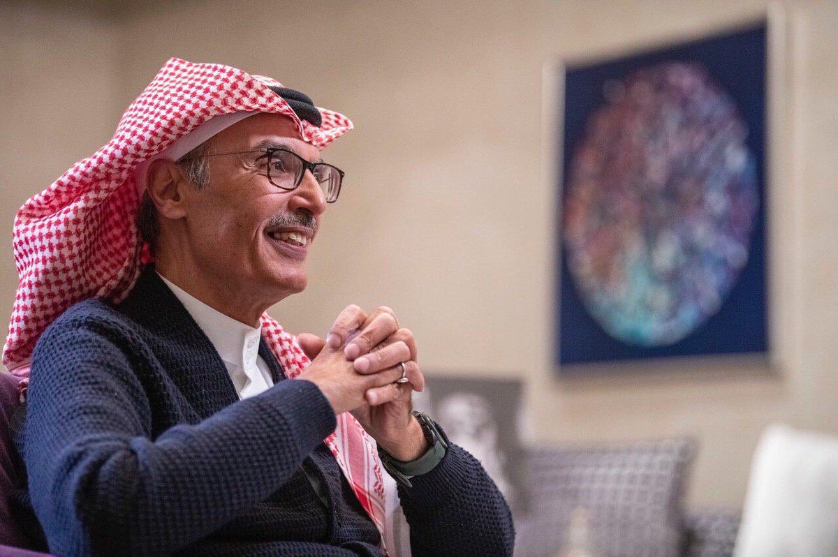abdlleh111's tweet photo. #بدر_بن_عبدالمحسن 

مثل البكا.. حبيبتي تحتاجني.. تحت الظلام..ومثل الفرح.. حبيبتي أحتاجها.. وسط الزحام 
الحب علمها السكوت.. والحب علمني الكلام https://t.co/QzD3fXuhCU